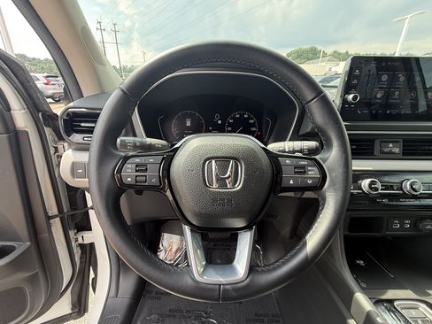 Used 2025 Honda Pilot EX-L image 24