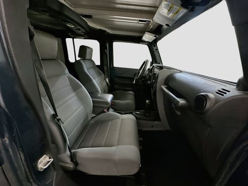 Used 2007 Jeep Wrangler Unlimited Sahara w/ Trailer Tow Group AWD/4WD image 30