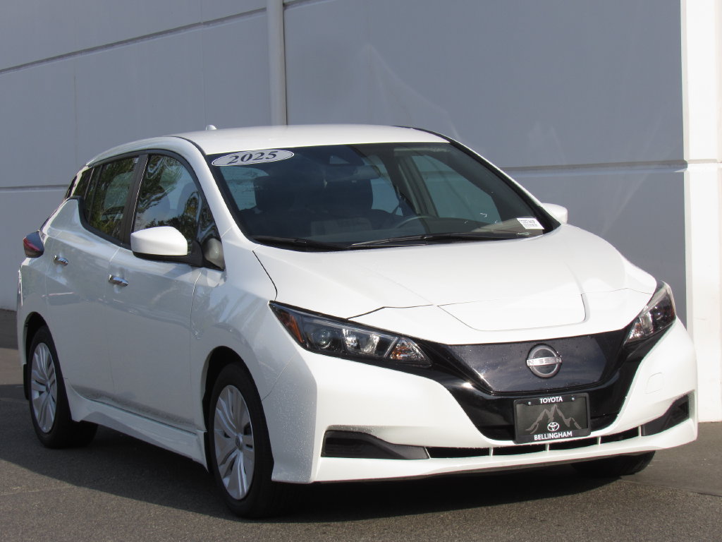 Used 2025 Nissan Leaf S FWD image 2