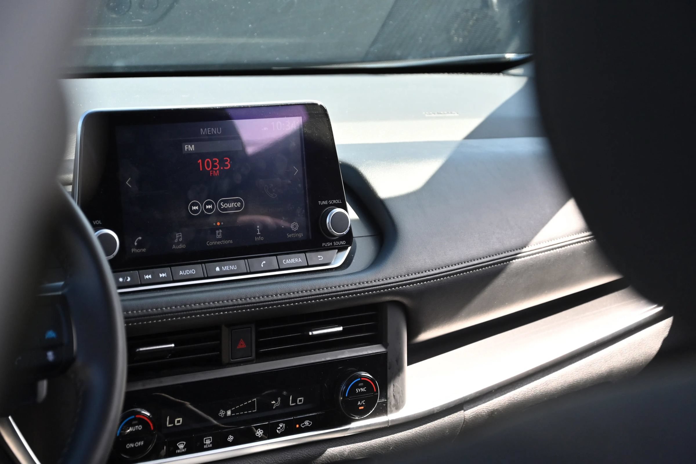 Used 2025 Nissan Rogue SV AWD/4WD image 10