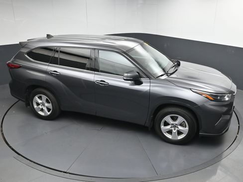 Certified 2022 Toyota Highlander LE image 35