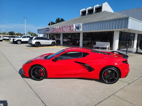 Used 2021 Chevrolet Corvette Stingray Coupe w/ Z51 Performance Package RWD image 2