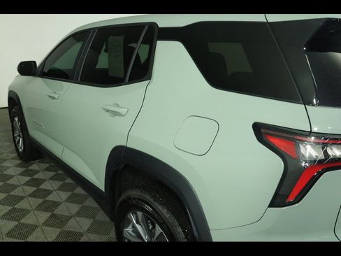 Used 2026 Chevrolet Equinox LT FWD image 18