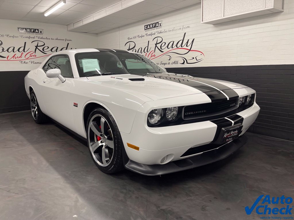 Used 2014 Dodge Challenger SRT8 RWD image 3