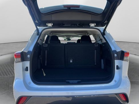New 2026 Toyota Highlander Limited AWD/4WD image 13