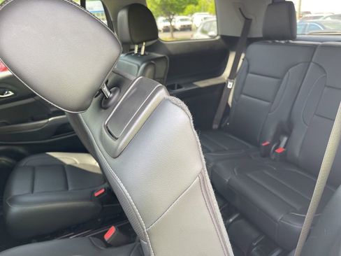 Used 2023 GMC Acadia SLT AWD/4WD image 12