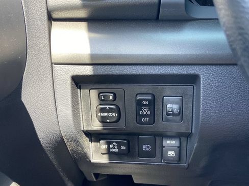 Used 2018 Toyota Tundra SR5 w/ SR5 Upgrade Package RWD image 12