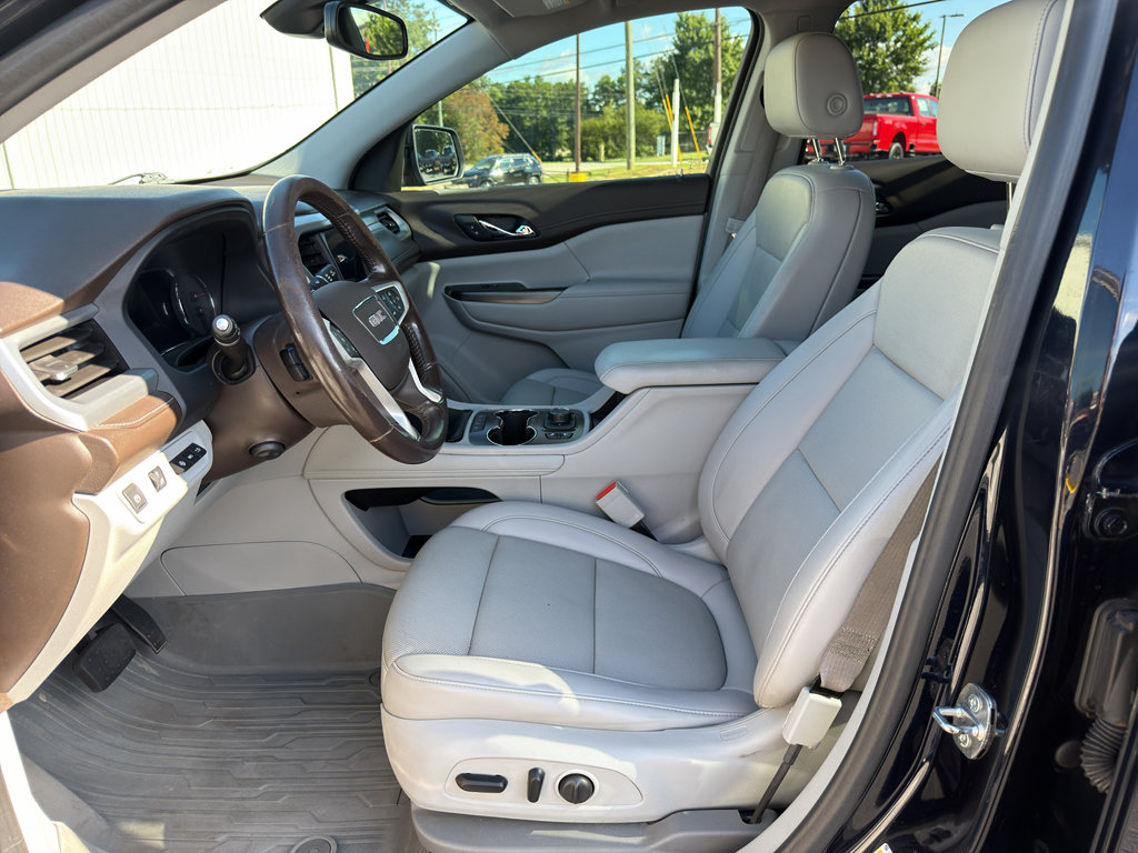 Used 2021 GMC Acadia SLT w/ Technology Package FWD image 19