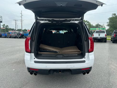 Used 2022 GMC Yukon XL Denali AWD/4WD image 6