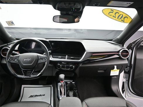 Certified 2025 Chevrolet Trax RS w/ Sunroof Package image 10