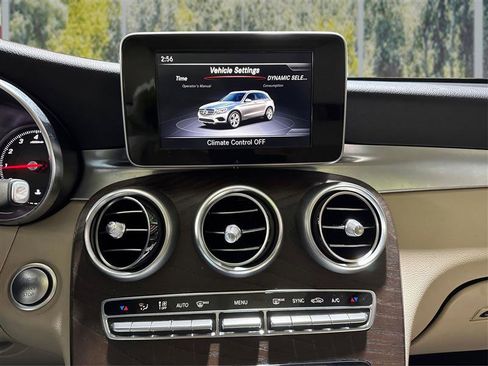 Used 2019 Mercedes-Benz GLC 300 4MATIC image 15