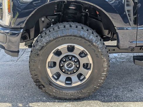 Used 2025 Ford F250 Lariat w/ Black Appearance Package AWD/4WD image 19
