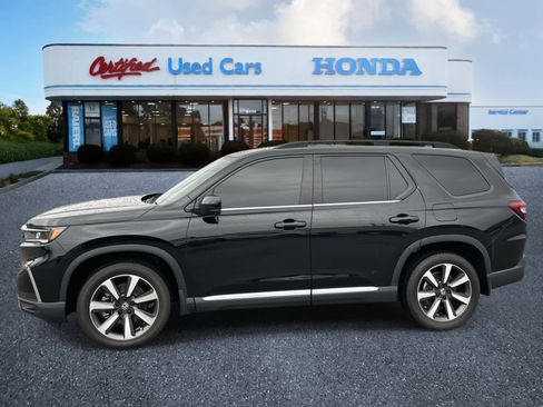 Used 2025 Honda Pilot Touring image 2