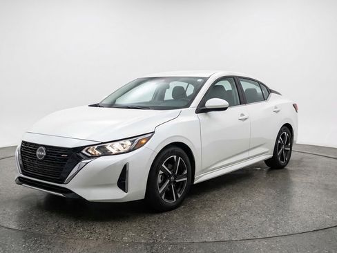 Used 2025 Nissan Sentra SV image 2