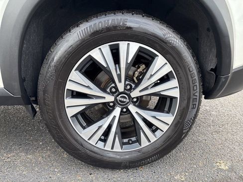 Used 2023 Nissan Rogue SV image 25