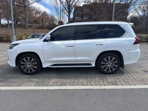 Used 2020 Lexus LX 570 4WD w/ Luxury Package image 6