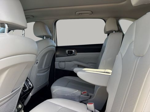 Used 2023 Kia Sorento SX image 17
