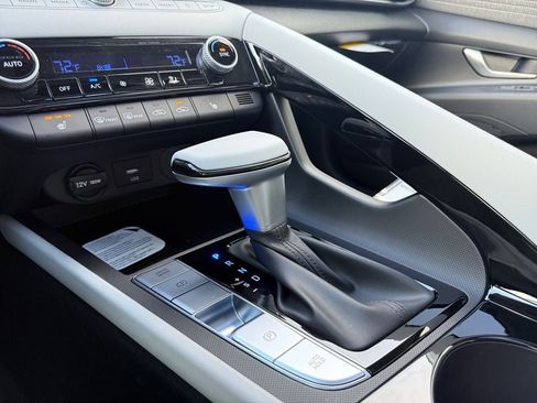 New 2026 Hyundai Elantra Limited FWD image 30