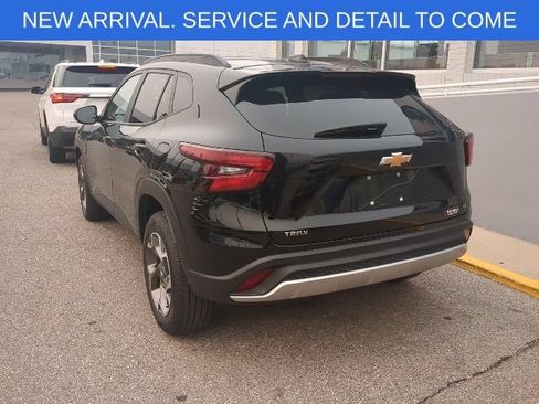 Used 2024 Chevrolet Trax LT w/ Driver Confidence Package FWD image 4