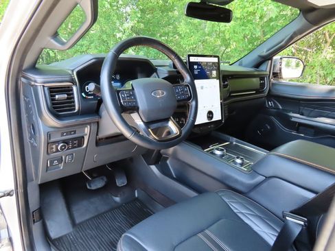 Used 2023 Ford Expedition Platinum AWD/4WD image 23