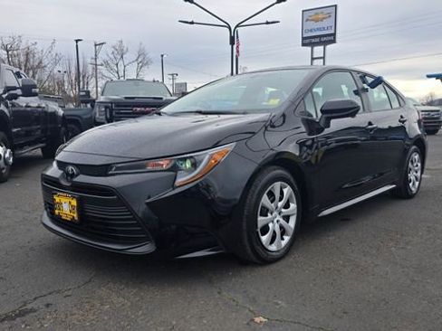 Used 2024 Toyota Corolla LE image 1