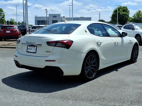 Used 2022 Maserati Ghibli Modena RWD image 2