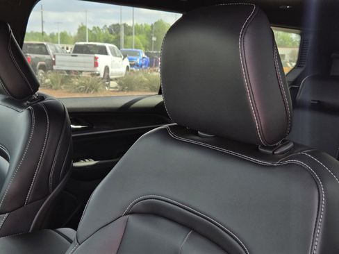 New 2025 Jeep Grand Cherokee L Limited w/ Trailer Tow Package AWD/4WD image 17