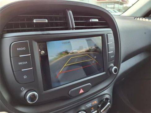Used 2025 Kia Soul LX w/ LX Technology Package image 23