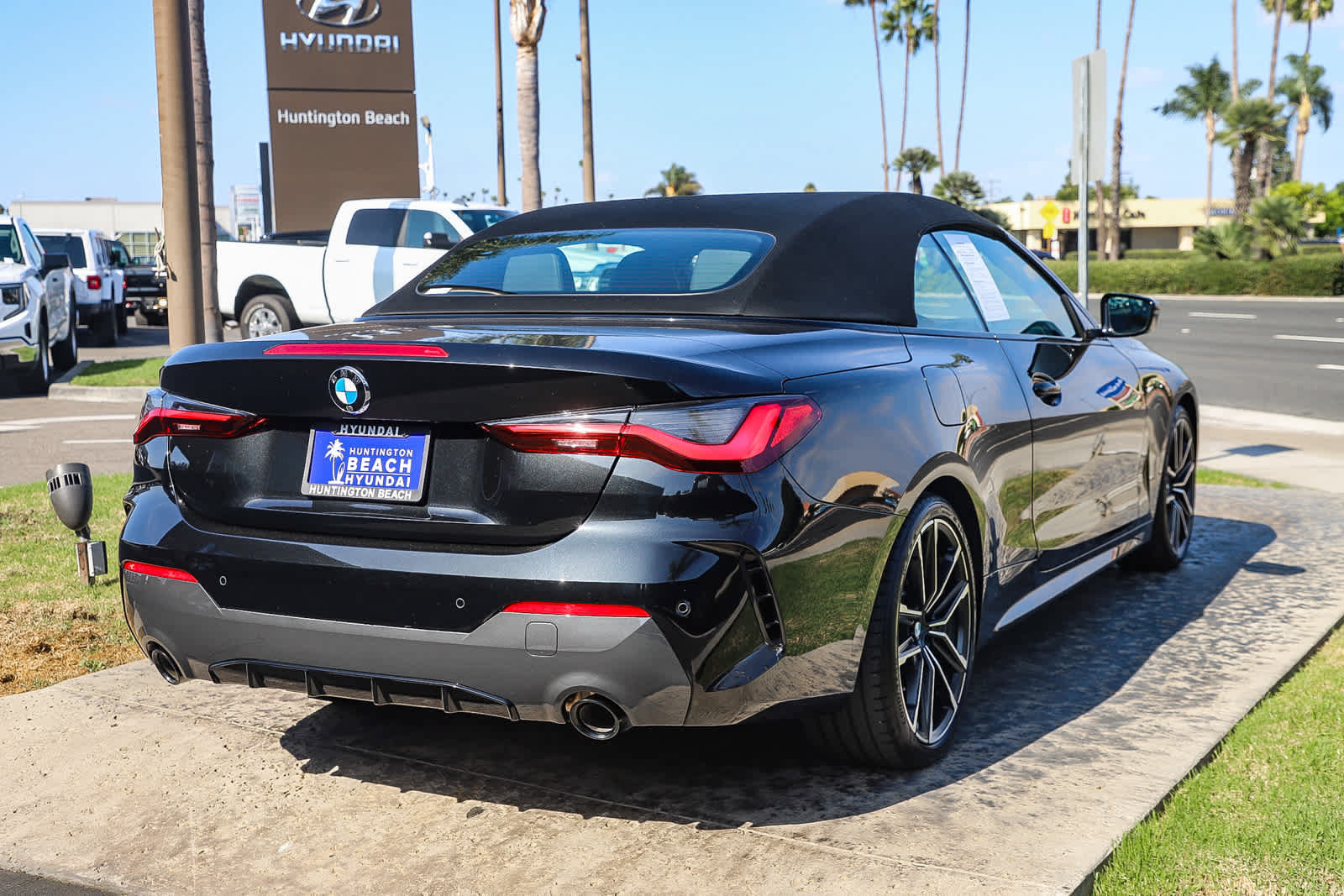 Used 2024 BMW 430i Convertible w/ M Sport Package RWD image 11
