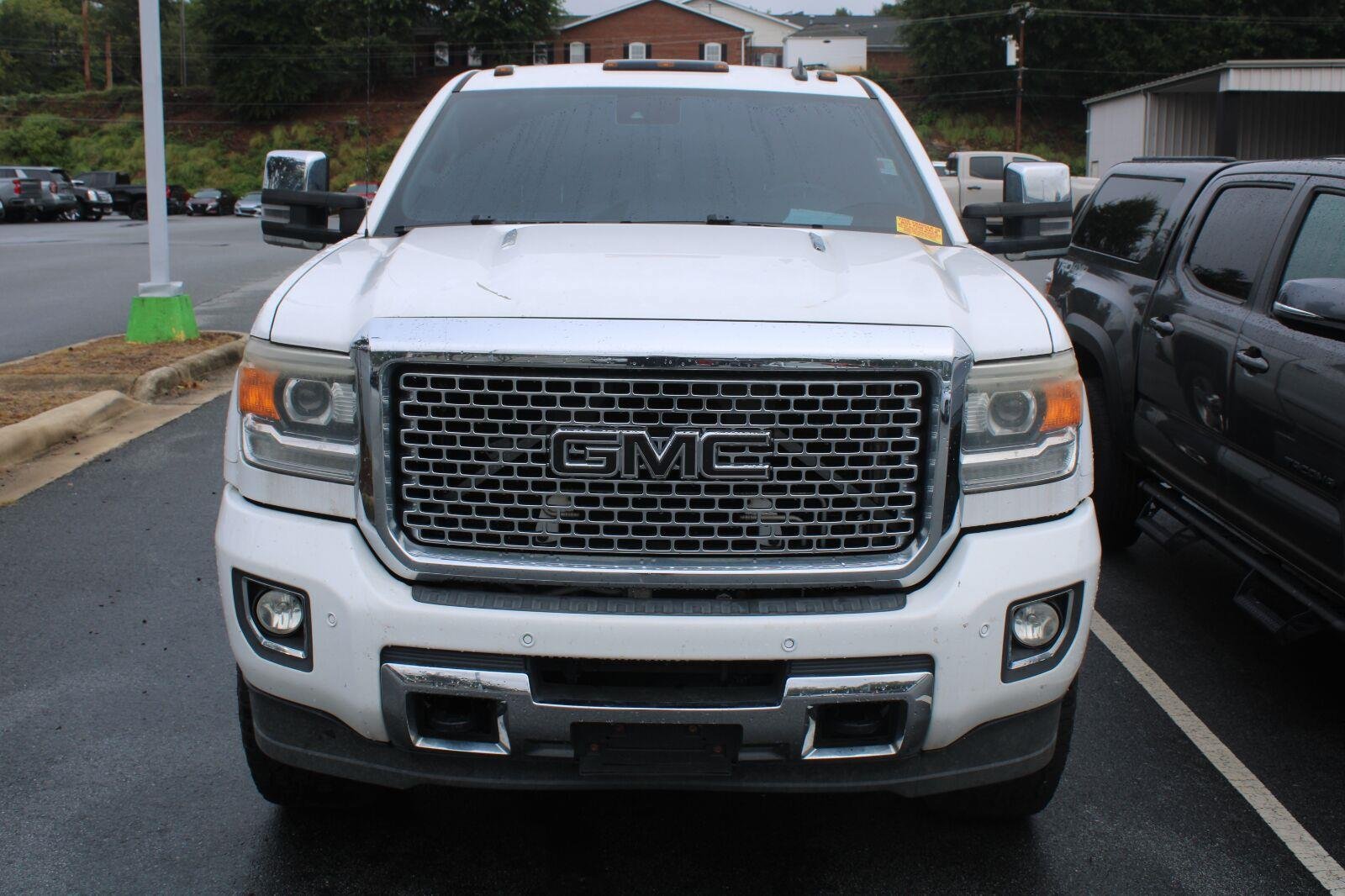 Used 2015 GMC Sierra 2500 Denali w/ Duramax Plus Package AWD/4WD image 2