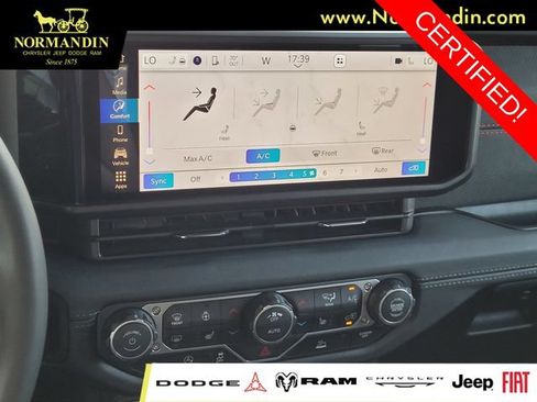 Certified 2025 Jeep Wrangler Unlimited Rubicon w/ Convenience Group AWD/4WD image 11