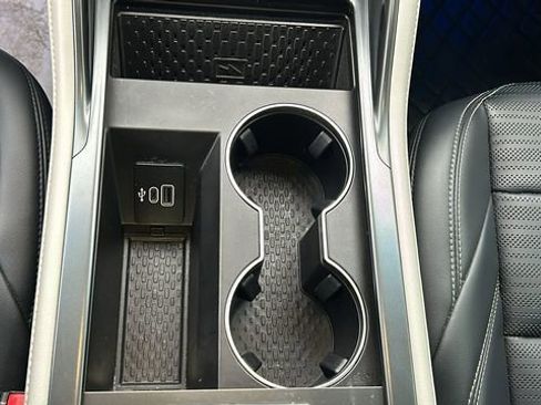 Used 2024 Lincoln Nautilus Reserve image 23