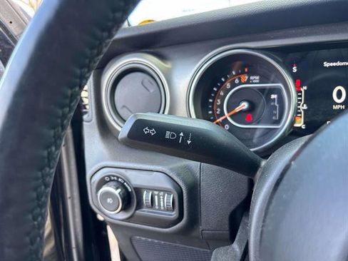 Used 2018 Jeep Wrangler Unlimited Sport S image 27