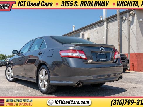 Used 2011 Toyota Camry SE w/ SE Extra-Value Pkg #1 FWD image 3