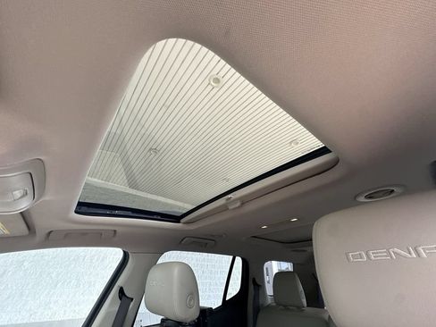 Certified 2019 GMC Acadia Denali w/ Technology Package AWD/4WD image 19