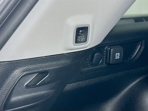 Used 2023 Jeep Grand Cherokee Limited w/ Black Appearance Package image 30