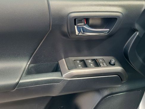 Used 2019 Toyota Tacoma TRD Sport AWD/4WD image 20