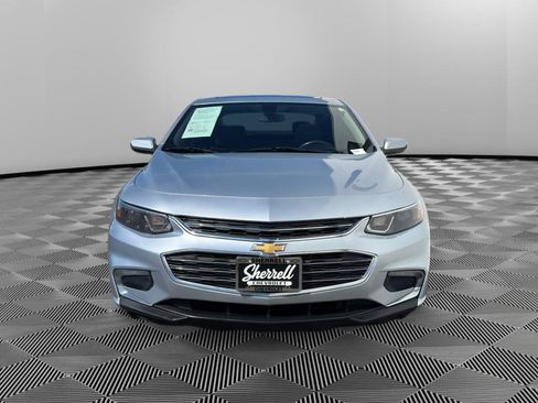 Used 2018 Chevrolet Malibu LT FWD image 2