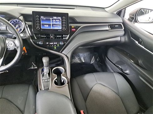 Used 2022 Toyota Camry LE image 17