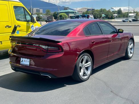 Used 2017 Dodge Charger SE RWD image 4
