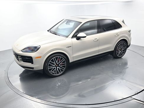 Certified 2026 Porsche Cayenne S AWD/4WD image 35