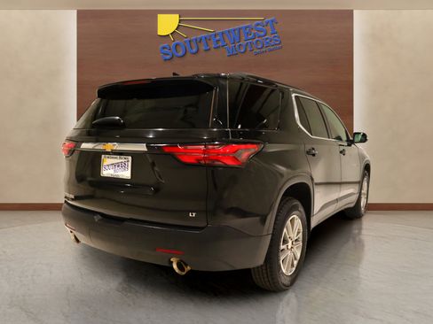 Used 2023 Chevrolet Traverse LT image 4