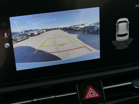 Used 2023 Kia Niro EX image 19