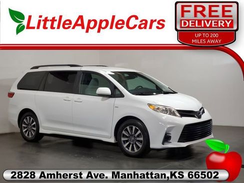 Used 2020 Toyota Sienna LE image 1