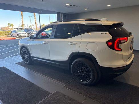 Used 2022 GMC Terrain SLE w/ Driver Convenience Package image 13