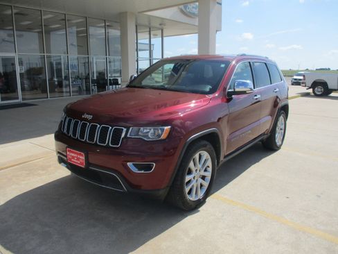 Used 2017 Jeep Grand Cherokee Limited RWD image 2