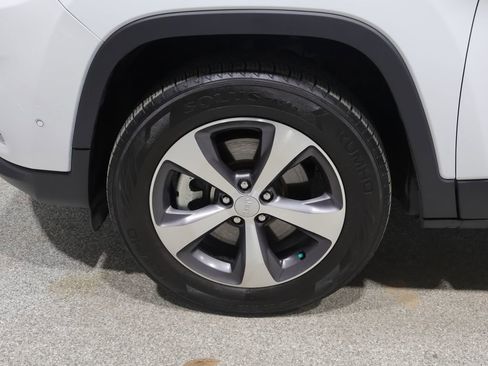 Certified 2021 Jeep Cherokee Limited AWD/4WD image 9