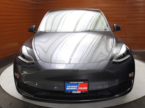 Used 2024 Tesla Model Y Long Range image 3