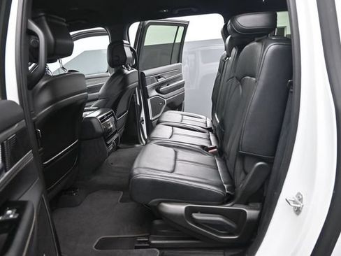 Used 2024 Jeep Wagoneer L Series II w/ Flexible Seating Group AWD/4WD image 13