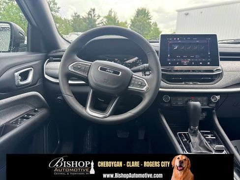 Used 2023 Jeep Compass Latitude AWD/4WD image 15
